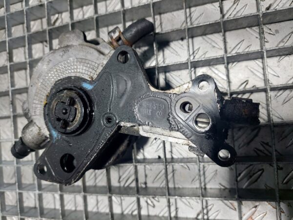 Pompa vacuum Volkswagen Sharan 1.9 TDi 115 Cp cod motor AUY cod 038145209E