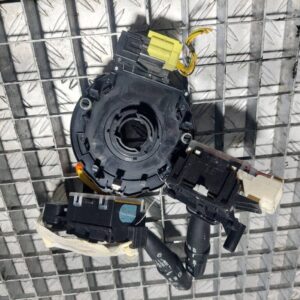 20251113_181224-rotated-1.jpg Spira volan cu manete stergator / semnalizare Toyota Avensis 2 1.2i