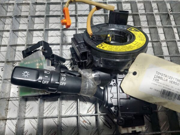 20251113_182627.jpg Spira volan + Maneta stergator Toyota Corolla Verso 2 PHASE