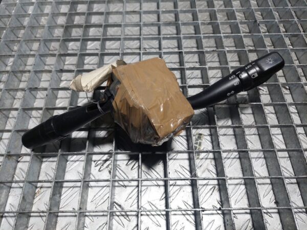 20251113_182749.jpg Manete stergator / semnalizare Toyota Previa
