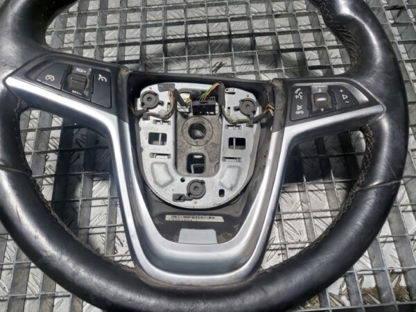 Volan cu comenzi Opel Astra J Facelift cod 13351021