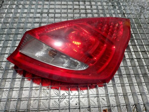 Stop dreapta Ford Fiesta cod 8A6113404A
