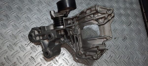 Suport Accesorii Renault Captur 1.5 DCI AdBlue cod motor K9K876 cod 117105158R