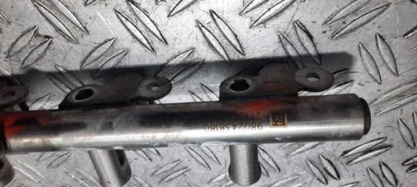 Rampa injectie cu senzor Peugeot 308 1.2 THP cod motor  HNY HN01 cod 9802438180