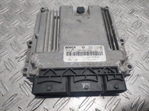 Calculator motor ECU Renault Trafic 3 1.6 DCI Euro 5 NON-ADBLUE cod 237103984R