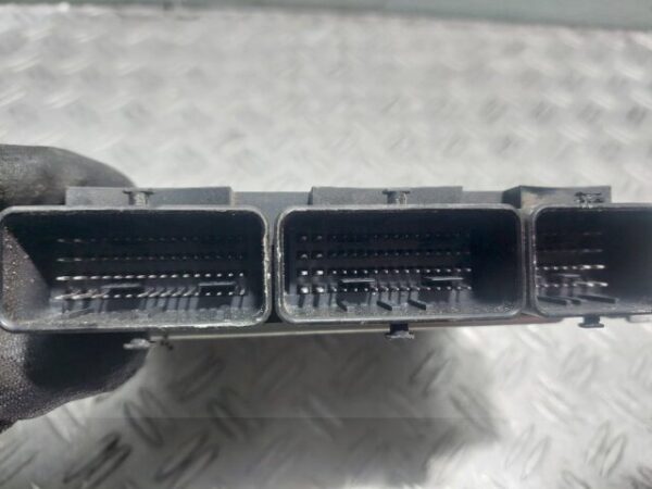 Calculator motor ECU Renault Trafic 3 1.6 DCI Euro 5 NON-ADBLUE cod 237103984R