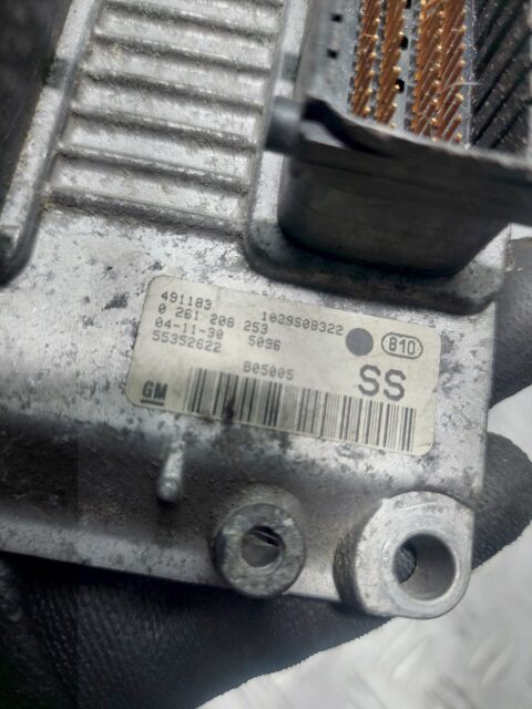 Calculator motor ECU Opel Agila 1.2 Benzina an 2004 cod 0261208253