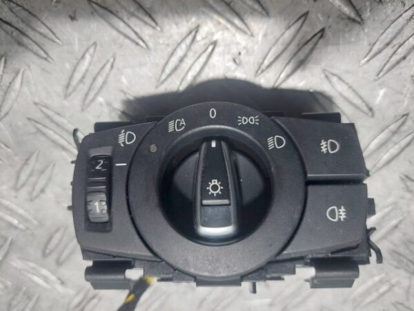 Bloc lumini cu functie auto si proiectoare BMW Seria 3 E90 cod 9169406-05