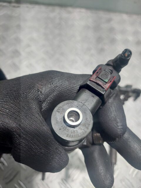 Injector Fiat Doblo 1.3 Multijet 84 cai cod motor 223A9000 cod 0445110183