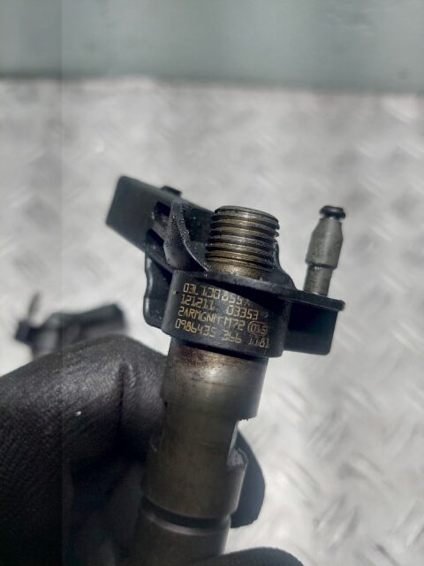 Injector VW Passat 2.0Tdi 140Cp cod motor CBAB cod 03L130855X