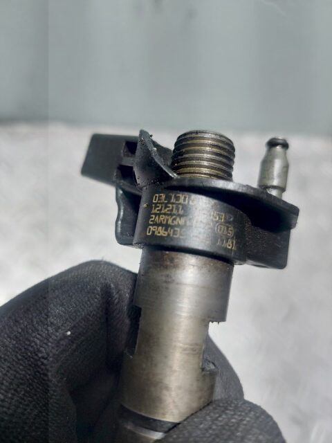 Injector VW Passat 2.0Tdi 140Cp cod motor CBAB cod 03L130855X
