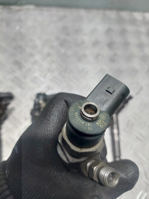 Injector BMW X1 E84 2.0d cod motor  N47D20C cod 0445110601