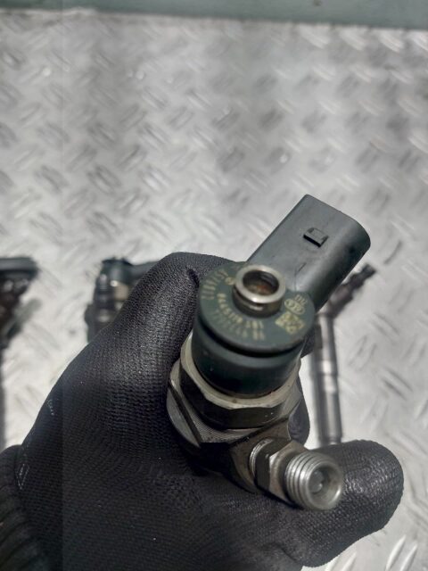 Injector BMW X1 E84 2.0d cod motor  N47D20C cod 0445110601