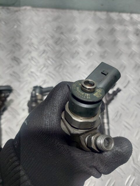 Injector BMW X1 E84 2.0d cod motor  N47D20C cod 0445110601
