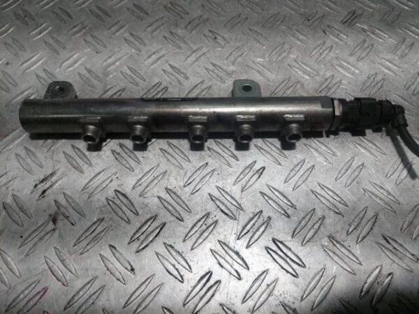 Rampa injectie cu senzor Opel Vectra C 1.9 CDTi cod motor Z19DT cod 55209572
