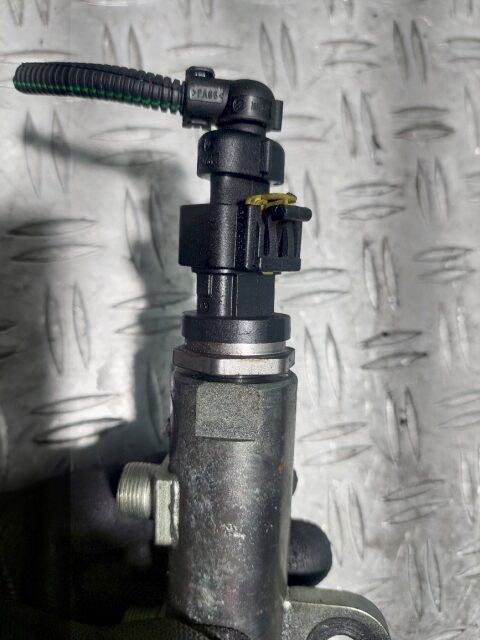 Rampa injectie cu senzor Opel Vectra C 1.9 CDTi cod motor Z19DT cod 55209572