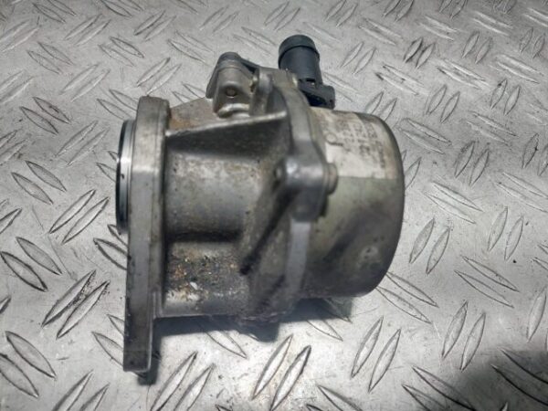 Pompa vacuum Mitsubishi Carisma 1.9 DI-D cod motor F9Q759 cod 8200072985