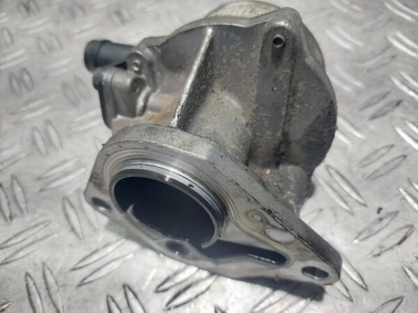 Pompa vacuum Mitsubishi Carisma 1.9 DI-D cod motor F9Q759 cod 8200072985