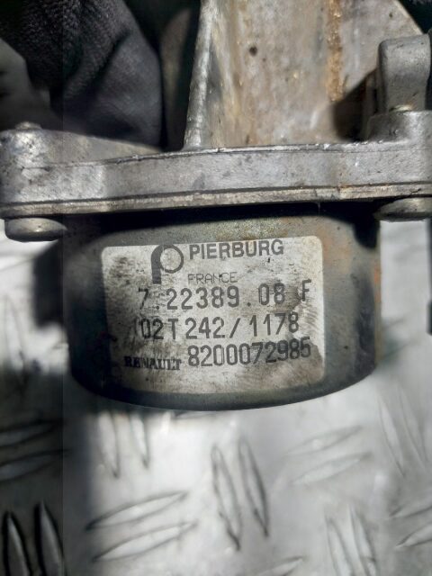 Pompa vacuum Mitsubishi Carisma 1.9 DI-D cod motor F9Q759 cod 8200072985