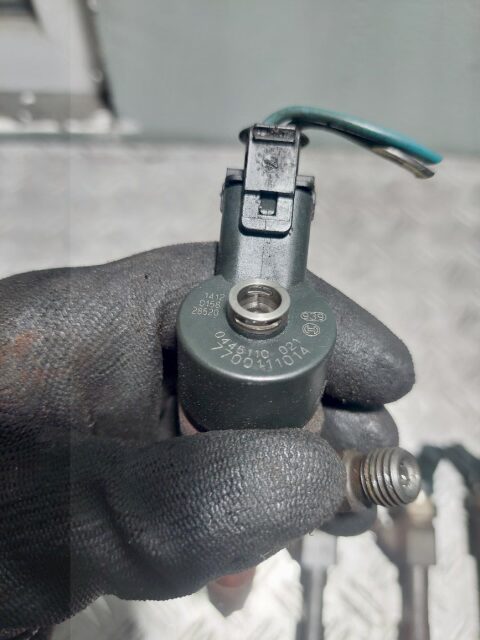 20260204_180928.jpg Injector Mitsubishi Carisma 1.9 DI-D cod motor F9Q759 cod 7700111014