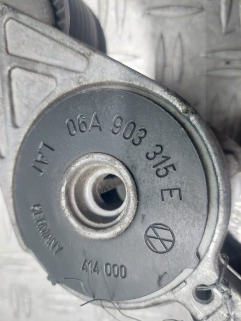 Intinzator curea accesorii Skoda Octavia 2.0 benzina cod motor AQY cod 06A903315E