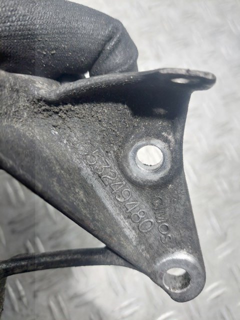 Suport alternator Peugeot 307 1.6 HDi cod motor 9H02 cod 9653249480