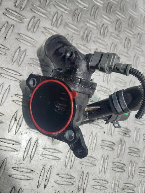 Termostat Nissan Juke 1.2 TCE 2017 cod motor HRA2 cod 110617089R