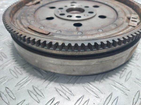Volanta masa dubla BMW Seria 1 E87 116i 1.6 benzina cod motor N43B16A cod 7560876