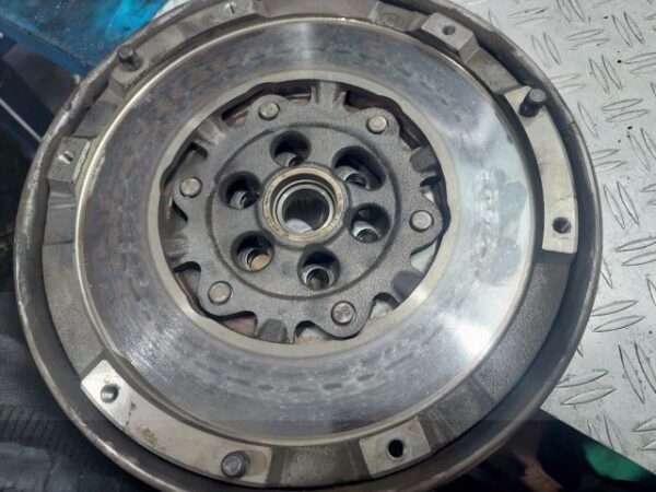 Volanta masa dubla BMW Seria 1 E87 116i 1.6 benzina cod motor N43B16A cod 7560876