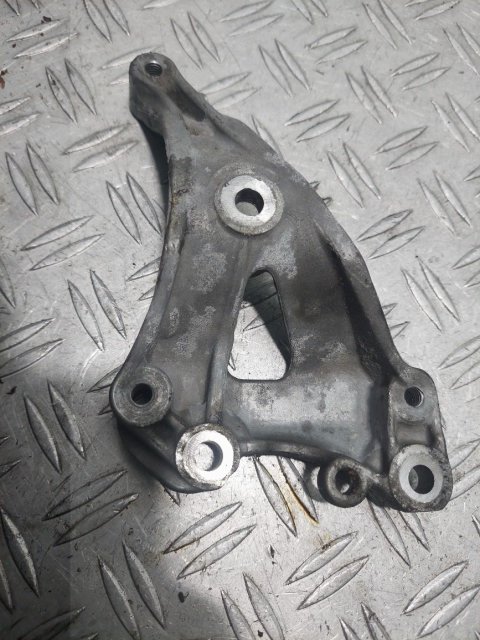 Suport accesorii Peugeot RCZ 1.6 THP 200cp cod motor 5F03 cod v758078180