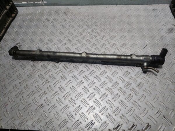 Rampa injectoare cu senzor BMW X5 e53 3.0d cod motor 306D2 cod 7788679
