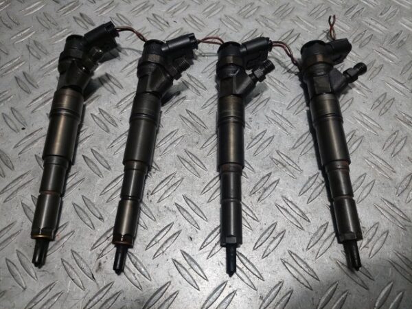 Injector BMW X3 e83 4x4 2.0d cod motor M47D20 cod 0445110216