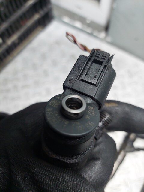 Injector BMW X3 e83 4x4 2.0d cod motor M47D20 cod 0445110216