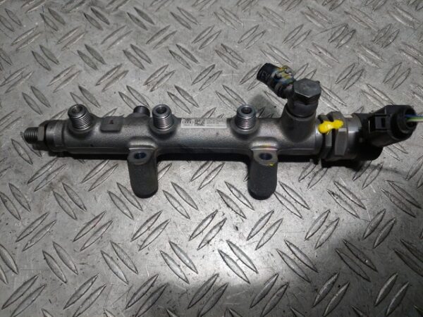 Rampa injectoare dreapta Audi Q7 3.0 TDI cod motor CJM cod 059130090CB