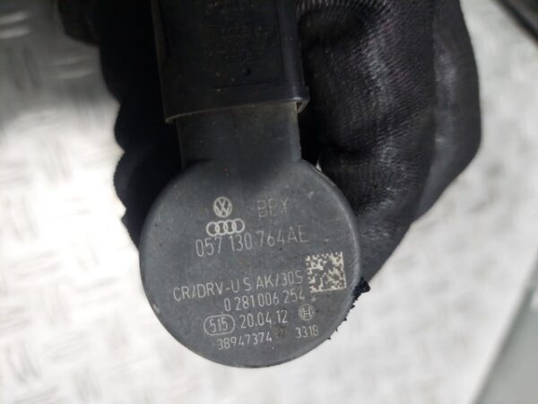 Rampa injectoare dreapta Audi Q7 3.0 TDI cod motor CJM cod 059130090CB