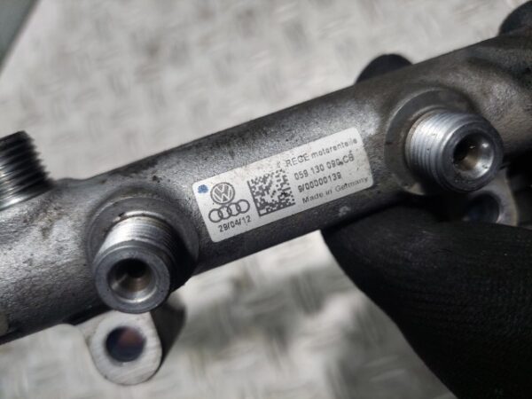 Rampa injectoare dreapta Audi Q7 3.0 TDI cod motor CJM cod 059130090CB