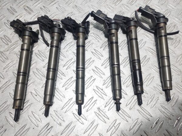 Injector Audi Q7 3.0 TDI cod motor CJM cod 059130277CD