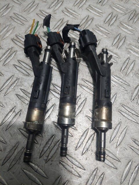 Injector Peugeot 308 1.2 THP cod motor HN01 cod 9810335380