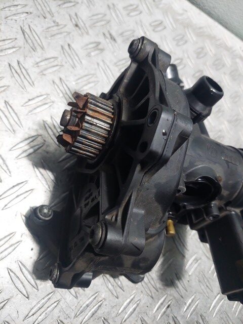 Pompa apa cu termostat VW Golf 7 2.0 TSI cod motor CHHB cod 06L121111