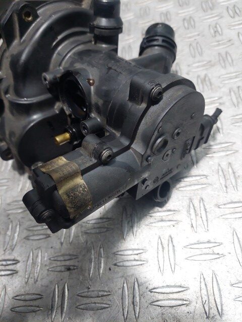 Pompa apa cu termostat VW Golf 7 2.0 TSI cod motor CHHB cod 06L121111