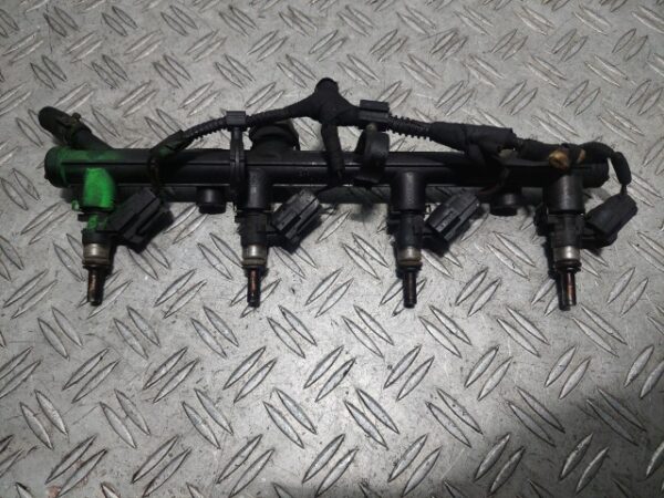 Rampa injectoare VW Golf 7 2.0 TSI cod motor CHHB cod 06K133681A