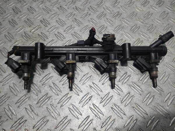 Rampa injectoare VW Golf 7 2.0 TSI cod motor CHHB cod 06K133681A