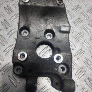 Suport compresor AC Ford Fiesta Mk 6 1.5 TDCi cod motor XUJA cod AV2Q-8D611-AB Suport compresor AC Ford Fiesta Mk 6 1.5 TDCi cod motor XUJA cod AV2Q-8D611-AB