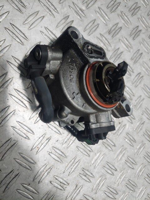 20260218_190442 Pompa vacuum Ford Fiesta Mk 6 1.5 TDCi cod motor XUJA cod 9804021880
