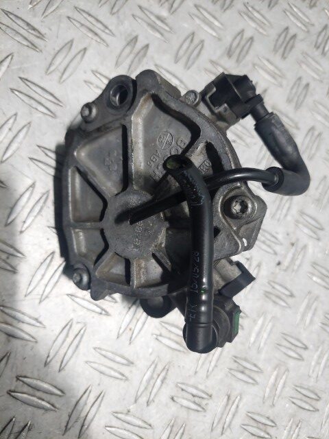 Pompa vacuum Ford Fiesta Mk 6 1.5 TDCi cod motor XUJA cod 9804021880 Pompa vacuum Ford Fiesta Mk 6 1.5 TDCi cod motor XUJA cod 9804021880
