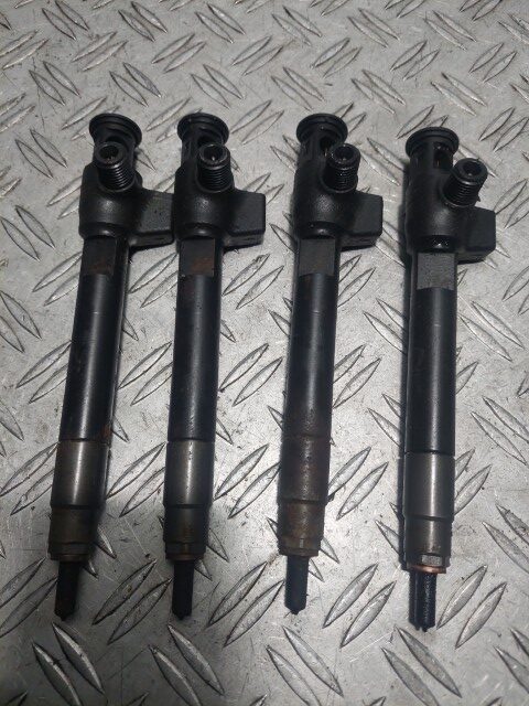 Injector Citroen DS4 2.0 HDi 180 cp cod motor AH01 cod 28388960