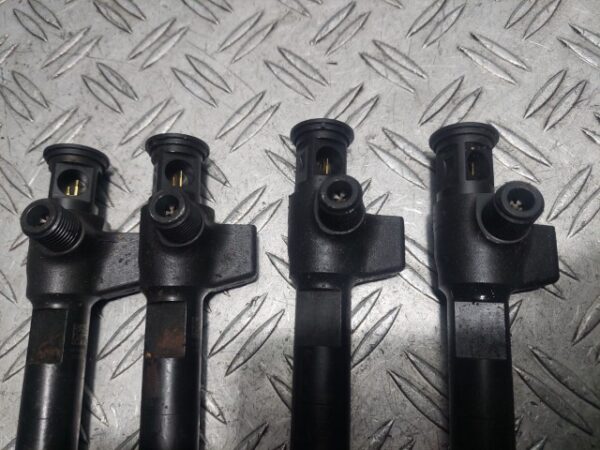Injector Citroen DS4 2.0 HDi 150 cp cod motor AH01 cod 28388960