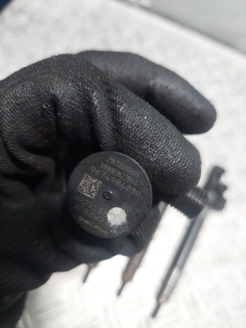 Injector Citroen DS4 2.0 HDi 150 cp cod motor AH01 cod 28388960
