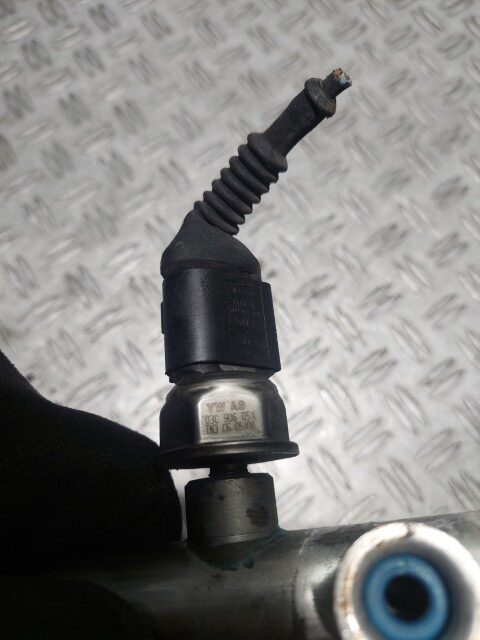 Rampa injectie Audi RS4 3.2 V6 benzina 195 kW cod motor CAL cod 06E130089D
