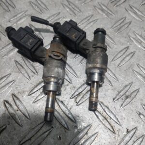 Injector Audi RS4 3.2 V6 benzina 195 kW cod motor CAL cod 06E906036F
